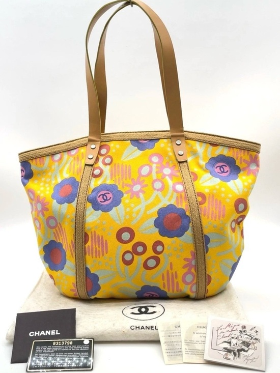 CHANEL Handbags - ⭐️⭐️⭐️Authentic CHANEL⭐️⭐️⭐️High Summer Flower Tote - Yellow Canvas & Leather